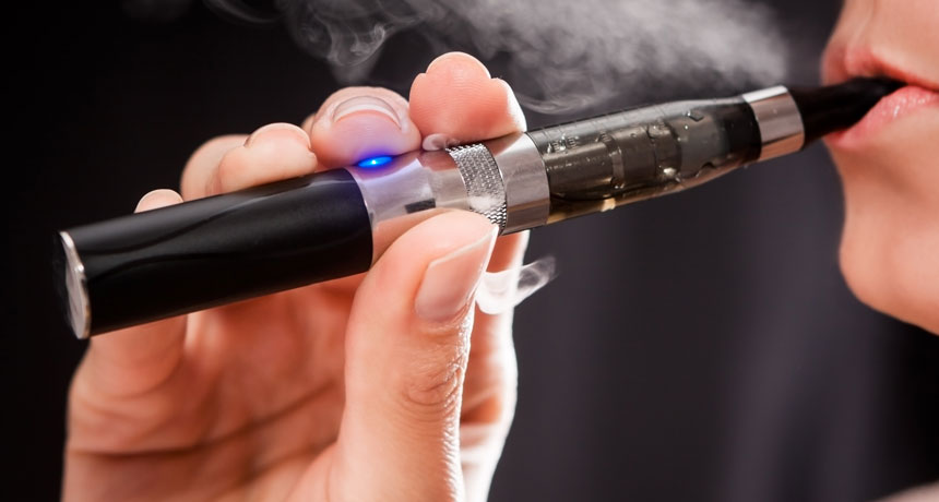 Ηλεκτρονικό τσιγάρο: Σε μεγαλύτερο κίνδυνο η υγεία των ατμιστών, λέει νέα έρευνα