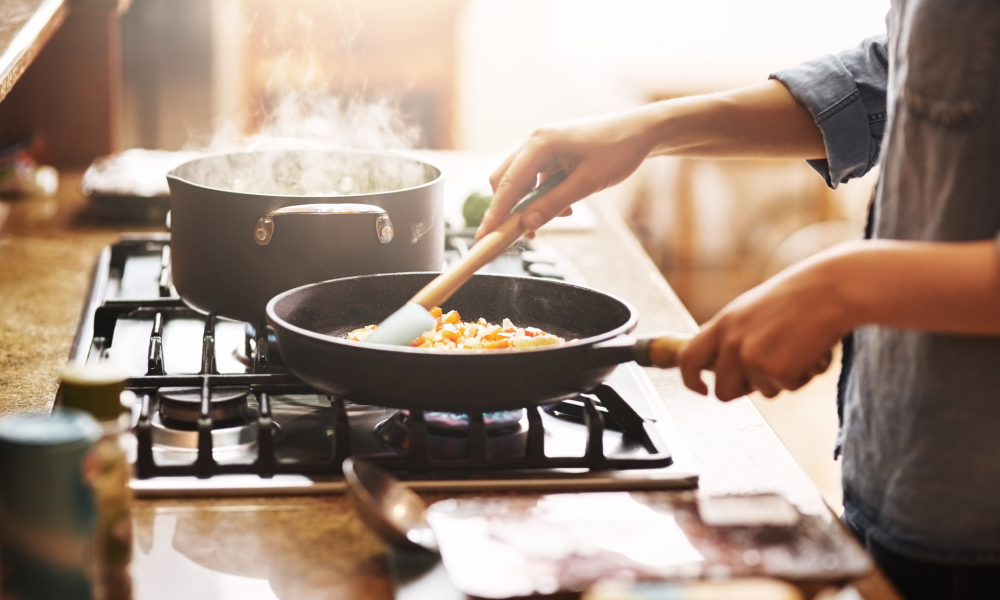 Πώς το μαγείρεμα σάς παχαίνει: 4 βασικά λάθη