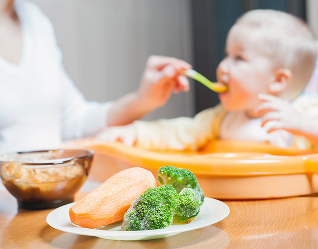 Σουηδοί τάιζαν το μωρό τους μόνο με ρύζι και πατάτες.
