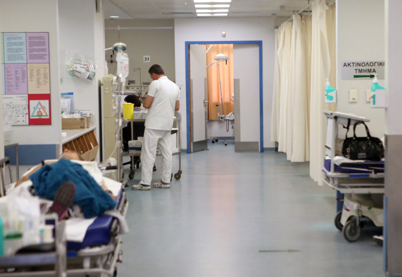 Η Ένωση γιατρών Αθήνας-Πειραιά αναδεικνύει τις σοβαρές ελλείψεις στην υγεία.