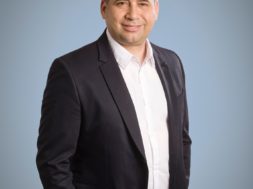 9F6BA87E-A361-47FA-99B2-0122968266CD