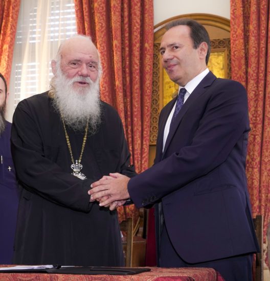 Μνημόνιο συνεργασίας Φαρμακοβιομηχανίας με Ιερά Αρχιεπισκοπή