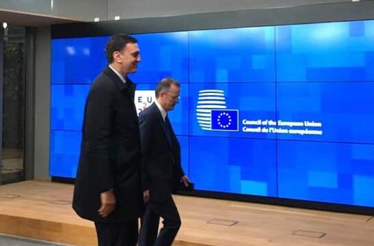 6C2ED2D3-E836-4DA6-A1E4-0240613F011B