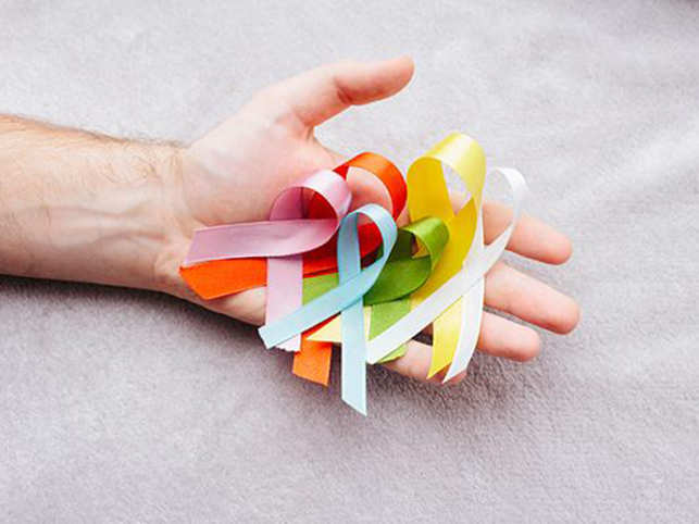 Περίπου 4 στους 10 θα διαγνωστούν με καρκίνο