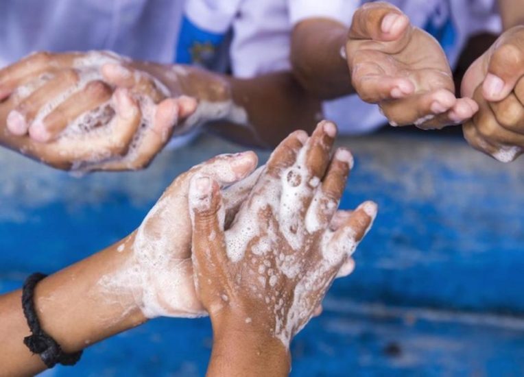 Ακυρώνονται όλα τα ταξίδια από Ευρώπη προς ΗΠΑ λόγω κορωνοϊού