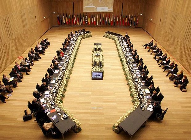 COVID-19: Η Επιτροπή συστήνει ευρωπαϊκή ομάδα επιστημόνων για να ενισχύσει τον συντονισμό και την ιατρική απόκριση της ΕΕ