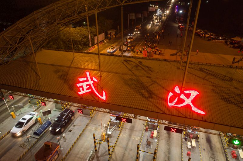 Φόρο τιμής στον γιατρό που προειδοποίησε για τον κορωνοϊό