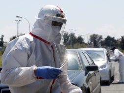 ÄÅÉÃÌÁÔÏËÇØÉÁ ÃÉÁ ÔÇ ÍÏÓÏ COVID-19 ÓÅ 20,000 ÅÑÃÁÆÏÌÅÍÏÕÓ