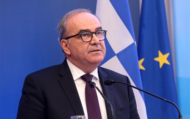 Ν. Παπαθανάσης: “Πρέπει να μάθουμε να ζούμε με τη μάσκα”