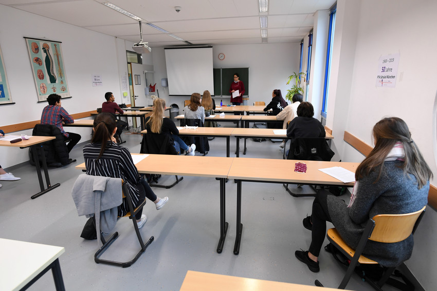 Από σήμερα η σταδιακή επαναλειτουργία των σχολείων