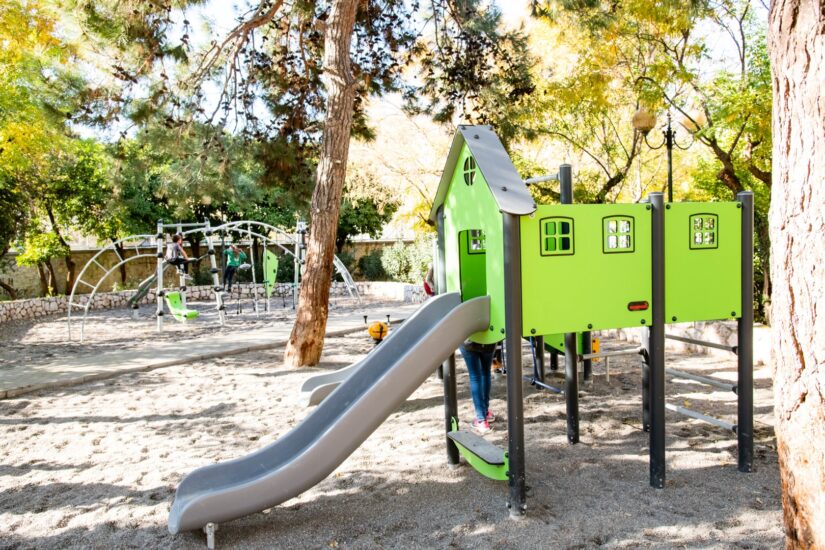 Δήμος Αθηναίων: Επαναλειτουργούν από σήμερα οι παιδικές χαρές