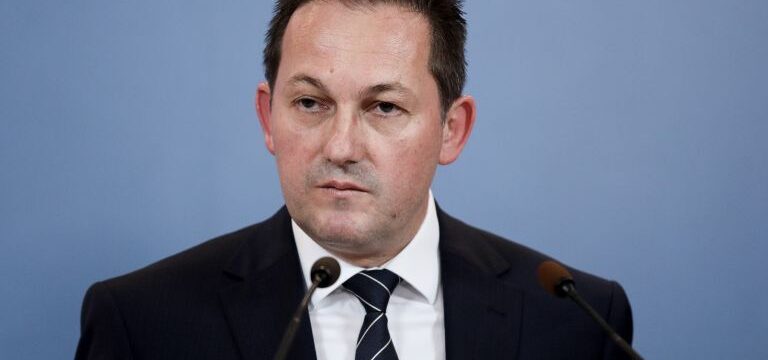 CF3D8E74-9F06-4B41-BA64-A4127F04B954