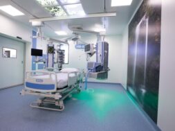 Παραδόθηκαν στο ΕΣΥ οι 40 υπερσύγχρονες κλίνες ΜΕΘ της δωρεάς της ΠΕΦ (2)