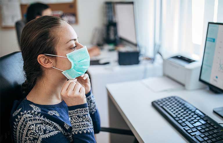 Χρήση μάσκας σε όλες τις δημόσιες υπηρεσίες
