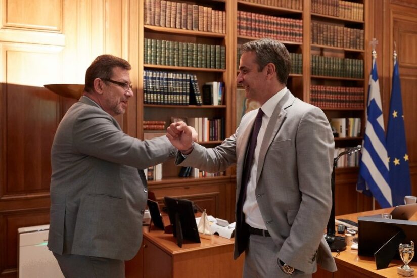 Συνάντηση του Πρωθυπουργού με τον κ. Μπουρλά, διευθύνοντα σύμβουλο της Pfizer