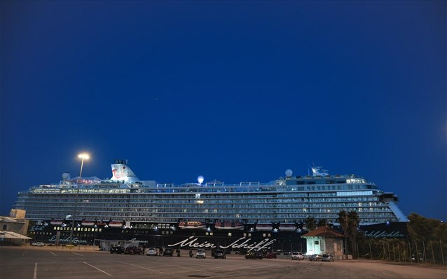 Στον Πειραιά το κρουαζιερόπλοιο όπου εντοπίστηκαν κρούσματα κορωνοϊού