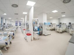 modern-empty-temporary-intensive-care-emergency-room-is-ready-receive-patients-with-coronavirus-infection_133994-3530