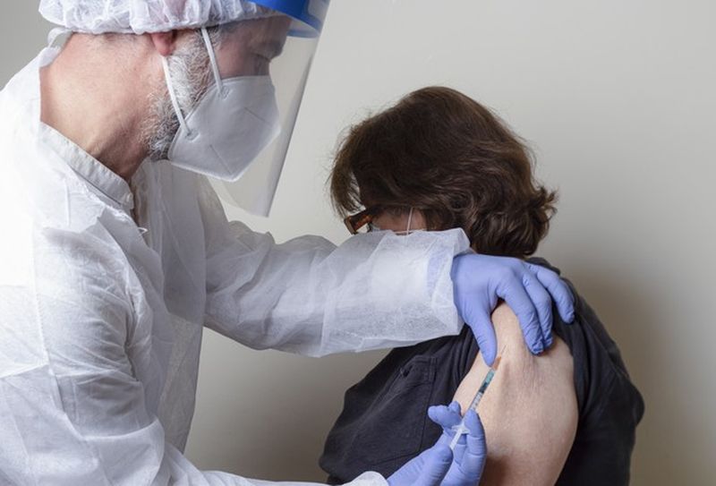 Τον Ιούνιο θα ξεκινήσει ο εμβολιασμός του γενικού πληθυσμού