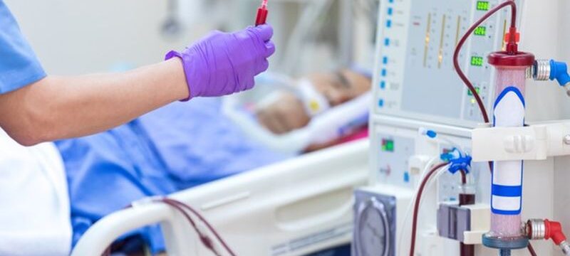 specialist-are-doing-continuous-renal-replacement-therapy-equipment-injection-pump_252731-36
