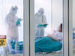 coronavirus-patients-doctor-private-room_115980-110