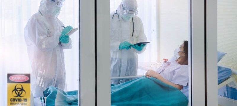coronavirus-patients-doctor-private-room_115980-110