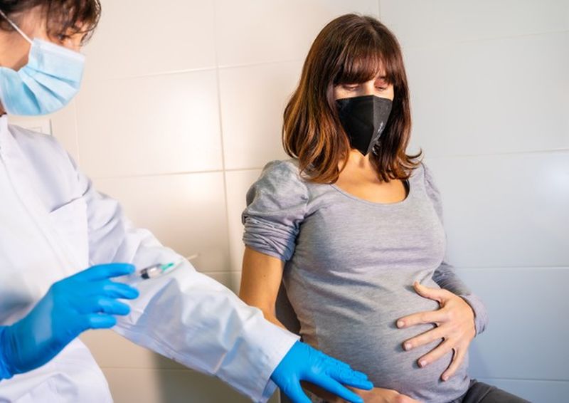 Βασιλακόπουλος: Δεν υπάρχει ζήτημα με τις εγκύους και το εμβόλιο της AstraZeneca