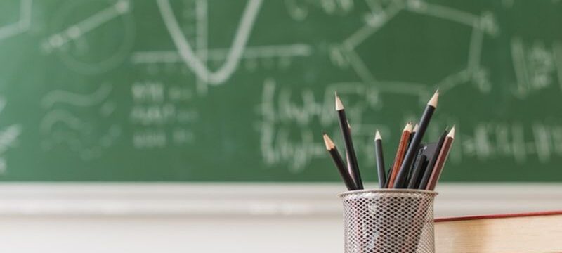 pencil-pot-books-desk-math-class_23-2148201038