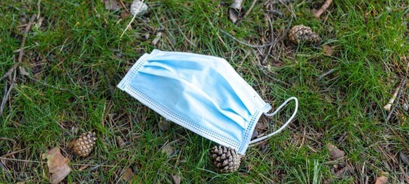 surgical-mask-lying-ground-grass_301038-869