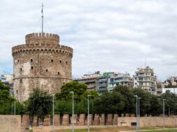 white-tower-thessaloniki-with-walking-people-front-it_1268-16090
