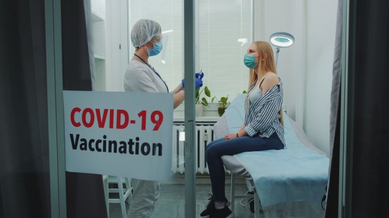 Πελώνη: Περιορισμοί για τους ανεμβολίαστους