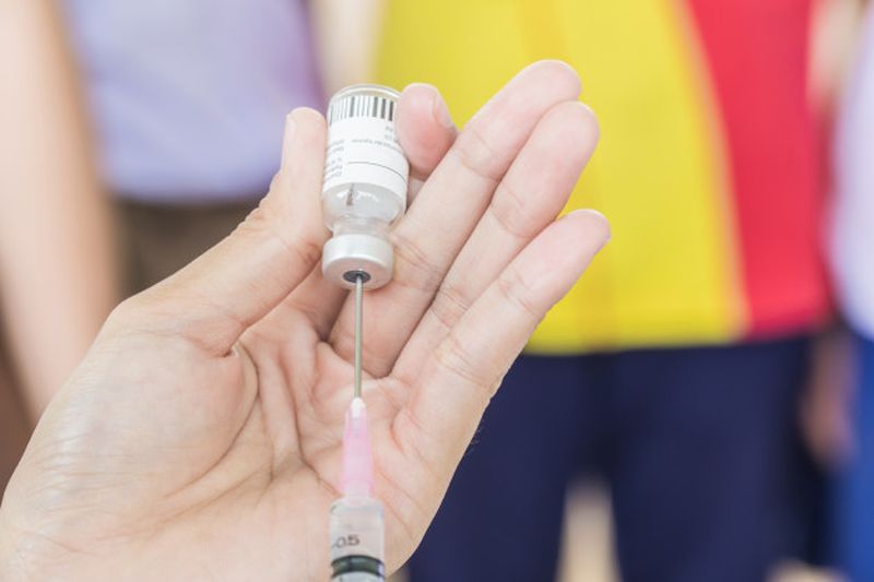 Πάνω από 100.000 προγραμματισμένοι εμβολιασμοί σήμερα – Τι προβλέπεται για εφήβους και παιδιά