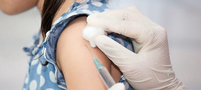 doctor-injecting-vaccination-arm-asian-little-child-girl-healthy-medical-concept_7186-916