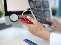 doctor-s-hands-are-holding-stethoscope-pictures-brain_151013-17691