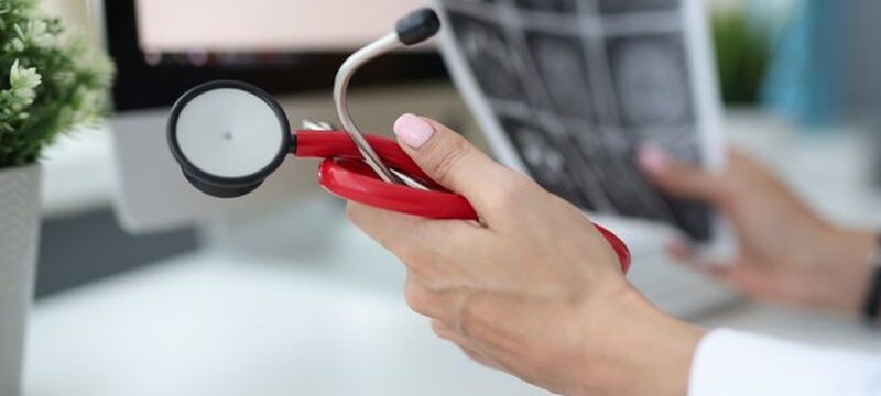 doctor-s-hands-are-holding-stethoscope-pictures-brain_151013-17691