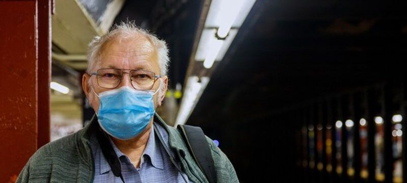 old-man-medical-mask-standing-subway-coronavirus-epidemic-expect-train-subway_73110-8930
