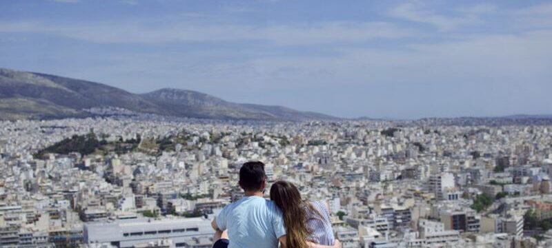 romantic-couple-sightseeing-athens-from-philosophical-mountain_164235-358