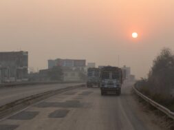 unidentified-people-traffic-india_38810-2329