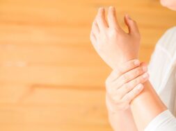 woman holding her wrist symptomatic Office Syndrome