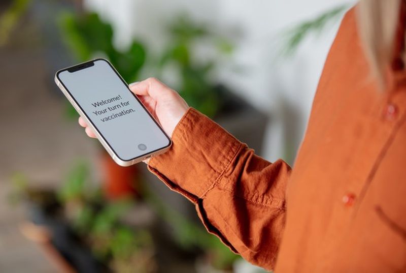 Με ποιο εμβόλιο θα ξεκινήσουν οι πολίτες των 20-29 ετών