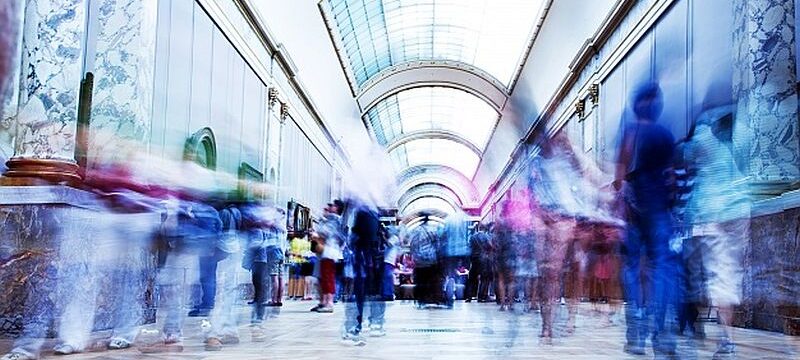 blurred-people-walking_1160-772