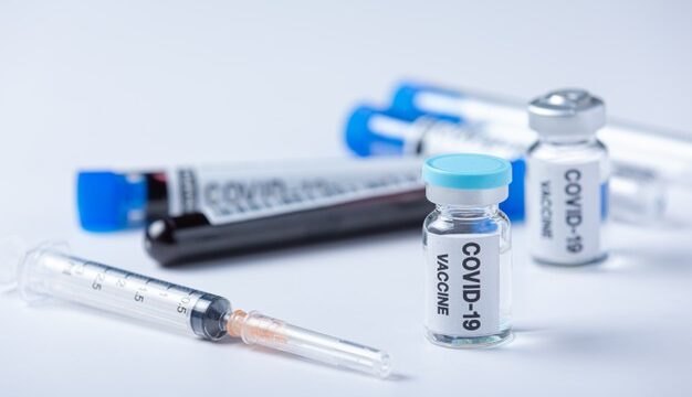 close-up-vial-covid-19-vaccine-hand-scientist-doctor_1150-44139