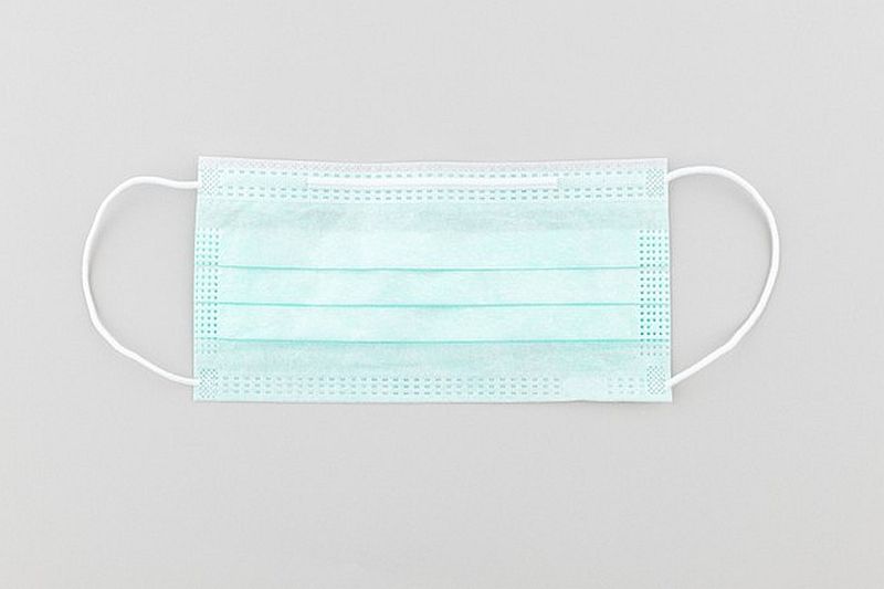 ΠΟΥ: Συστήνει τη χρήση μάσκας σε εμβολιασμένους λόγω μετάλλαξης Δέλτα