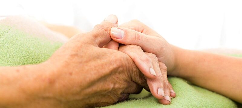holding_hands_0