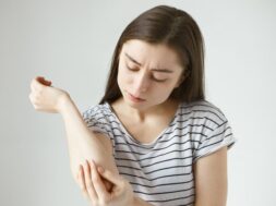 picture-frustrated-young-dark-haired-female-studying-skin-her-arm-after-she-fell-off-bike-student-girl-dressed-stylish-striped-t-shirt-looking-her-elbow-feeling-itch-pain_343059-1454