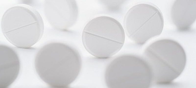 pile-white-pills-scattered-bright-white-background-selective-focus-mockup-layout-template_76263-2242