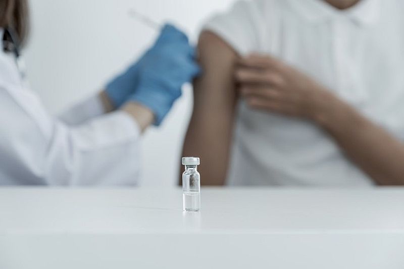 Αποτελεσματικά τα εμβόλια AstraZeneca και Pfizer ενάντια στις παραλλαγές Δέλτα και Κάππα