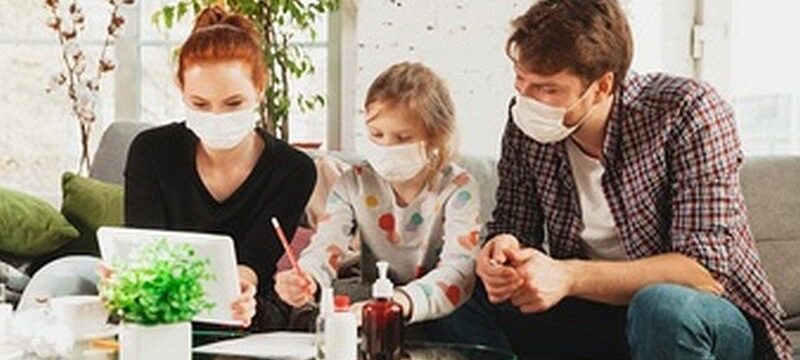 caucasian-famiy-face-masks-gloves-isolated-home-with-coronavirus_155003-40701