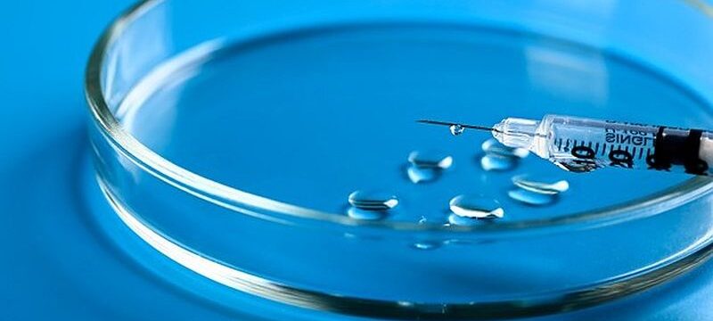 injection-syringe-with-medicine-medical-concept_86117-1401