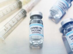 needles-syringes-tray-prevention-treatment-from-coronavirus-infection_46370-1999
