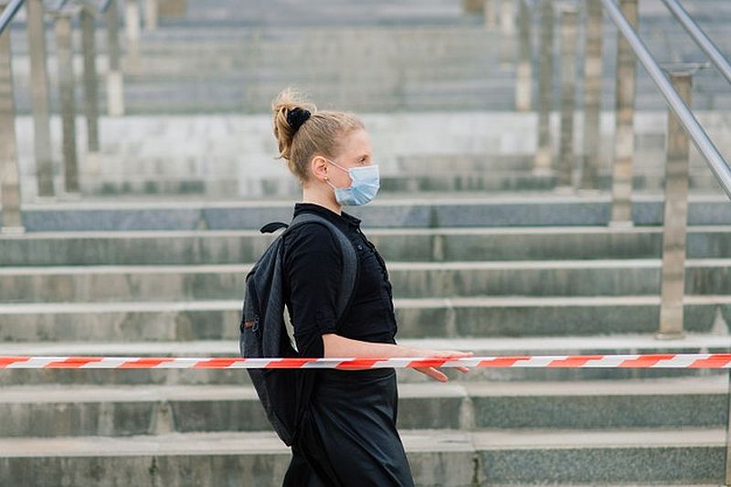 Ανησυχία και συζητήσεις για μέτρα σε 82 πόλεις με ποσοστό εμβολιασμού κάτω του 35%